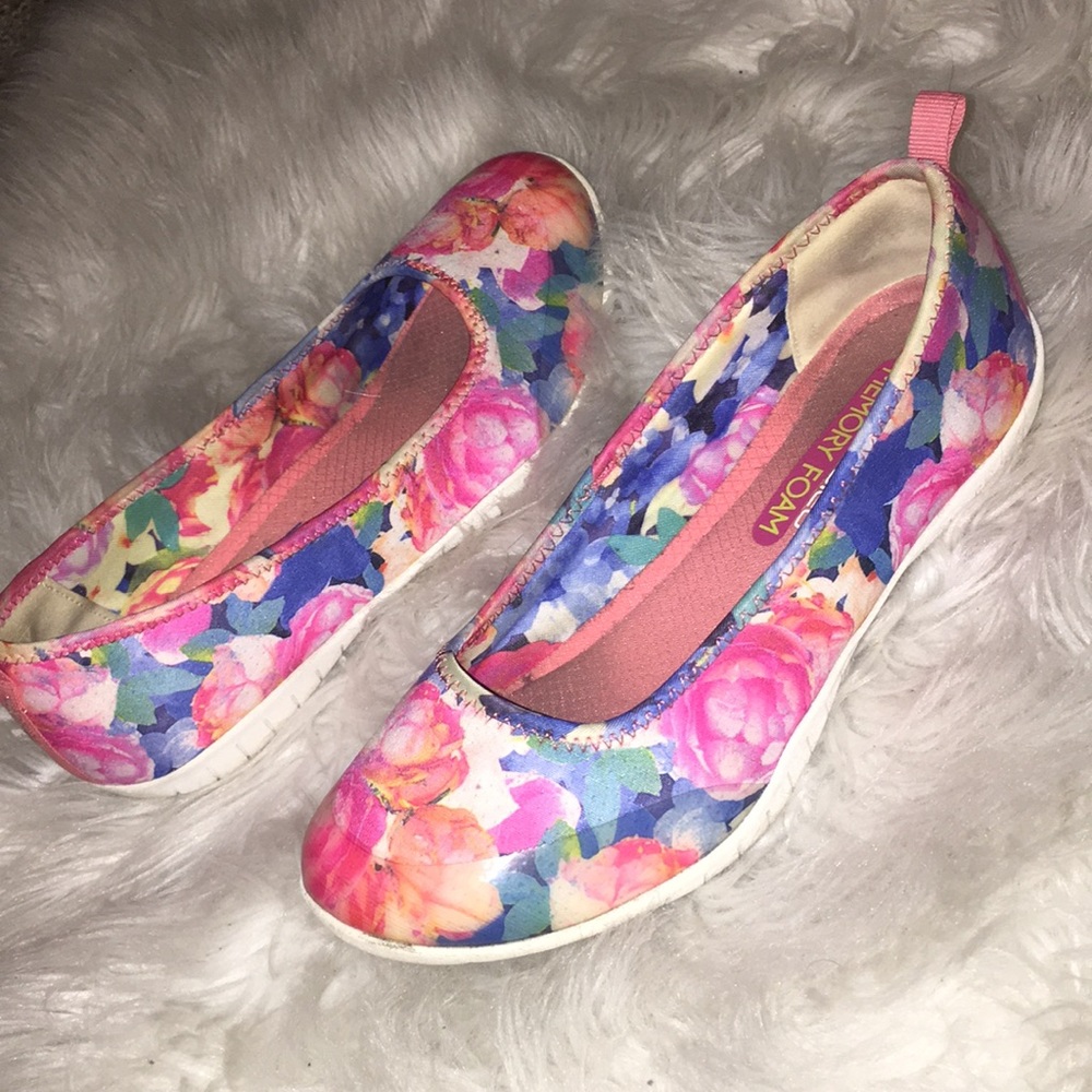 Floral memory foam flats